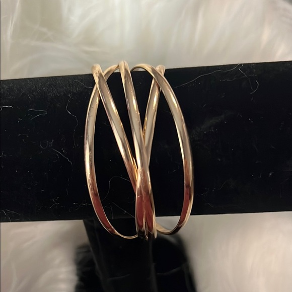 Elegant Gold Tone Criss Cross Bangle Bracelet. - Picture 1 of 3